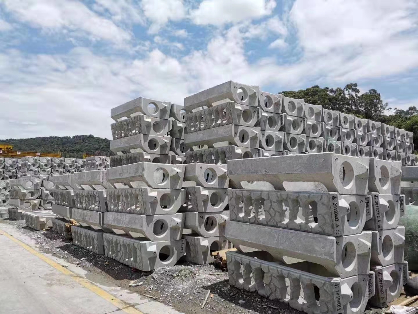 生態(tài)護(hù)坡磚(生態(tài)框)