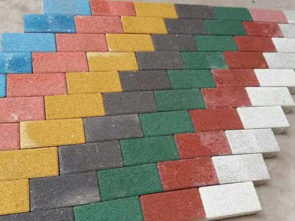 鋪設(shè)彩磚有哪些注意事項？